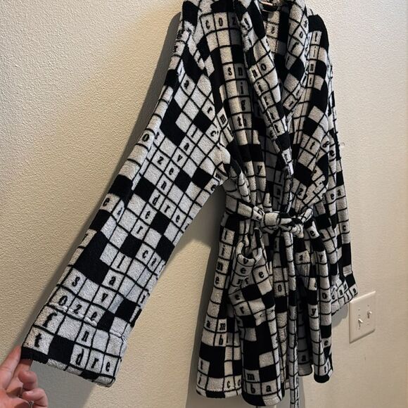 Cabernet Crossword Puzzle Short Fuzzy Robe - Picture 2 of 8